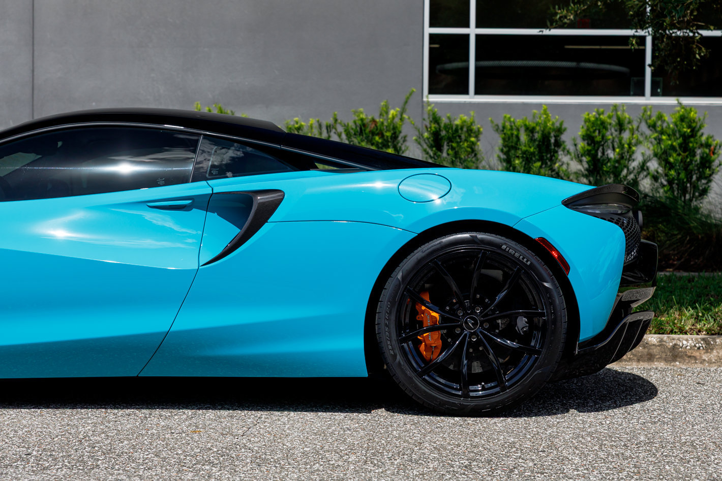 Used 2023 McLaren Artura RWD image 33