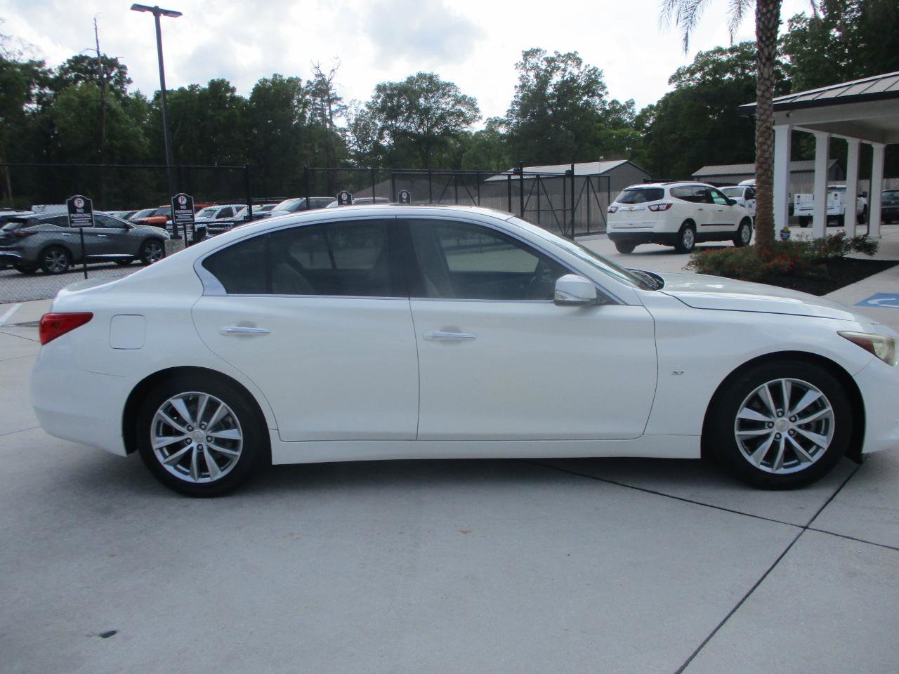 Used 2014 INFINITI Q50 Premium w/ Moonroof Package image 8