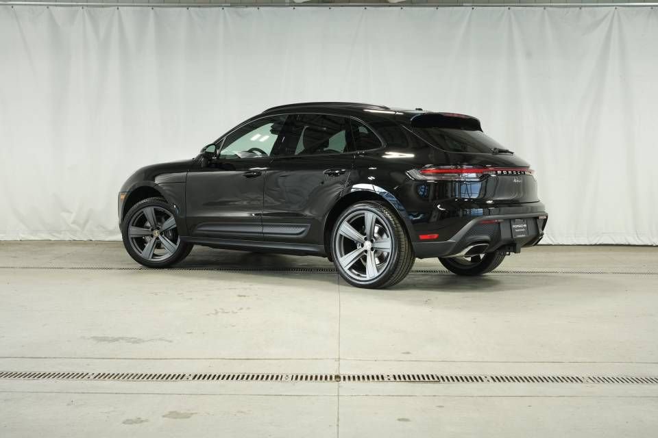 Certified 2026 Porsche Macan AWD/4WD image 3