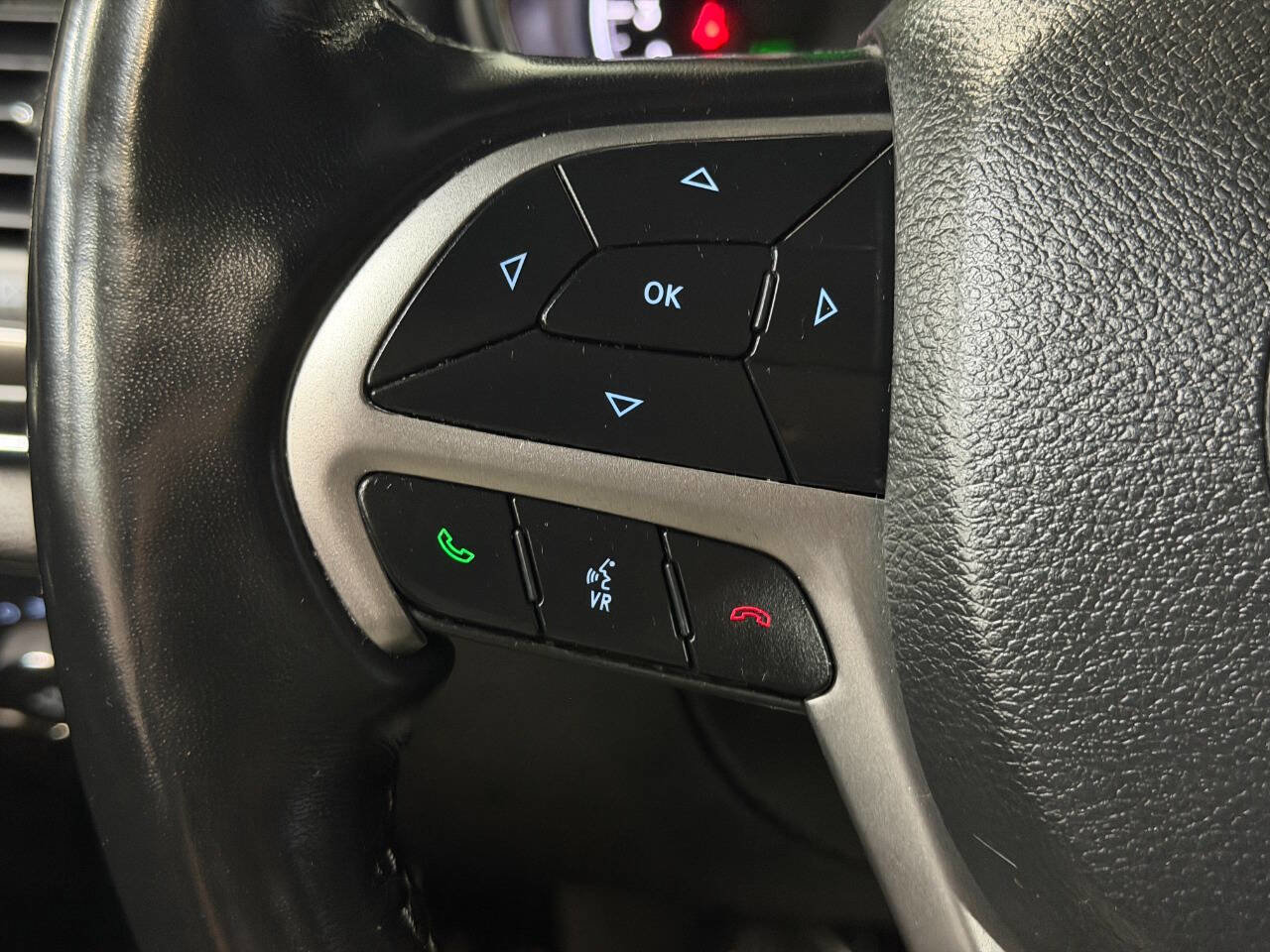 Used 2021 Jeep Grand Cherokee Limited image 37