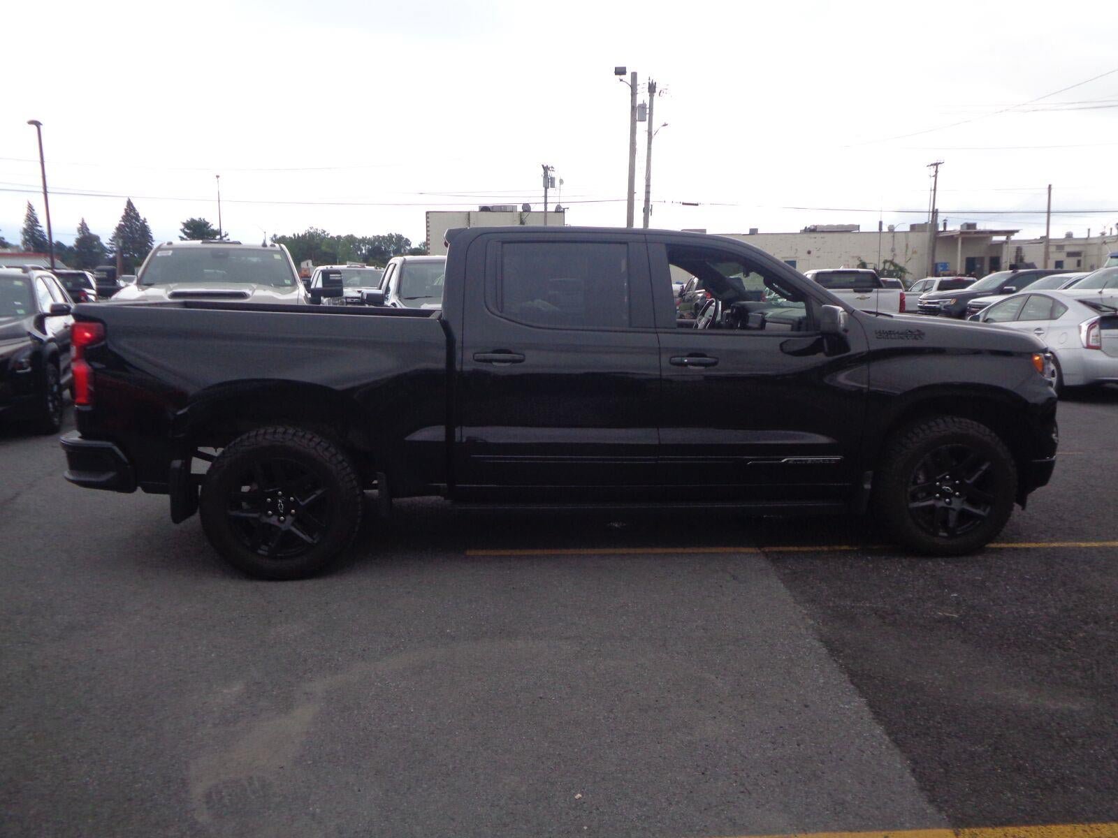 Used 2024 Chevrolet Silverado 1500 High Country w/ Midnight Edition AWD/4WD image 4