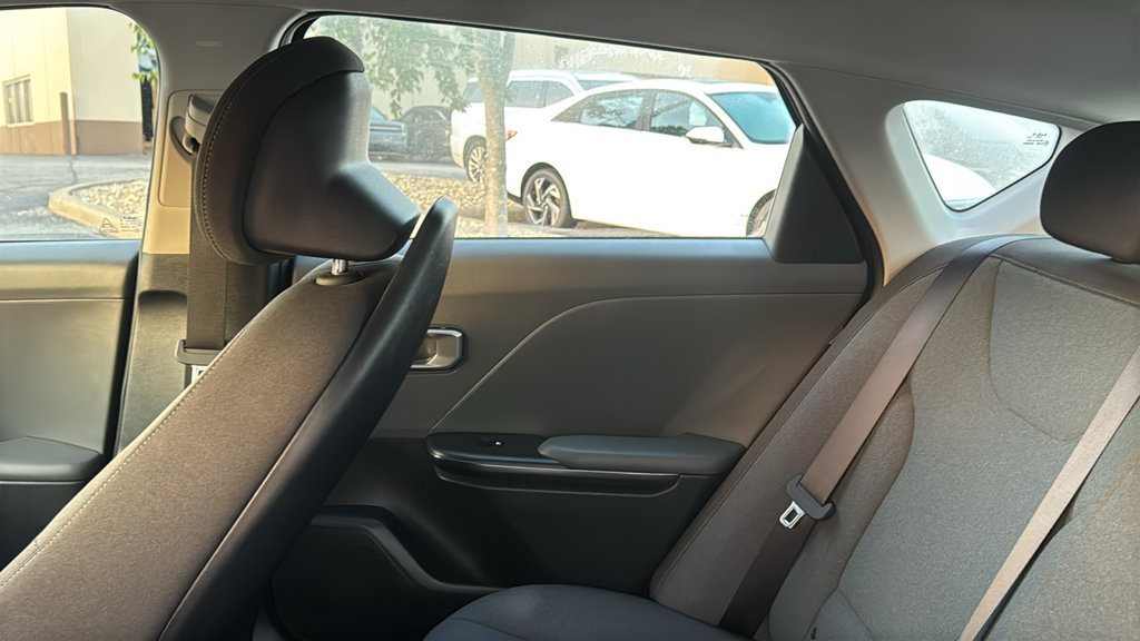 Used 2025 Kia K4 FWD image 28