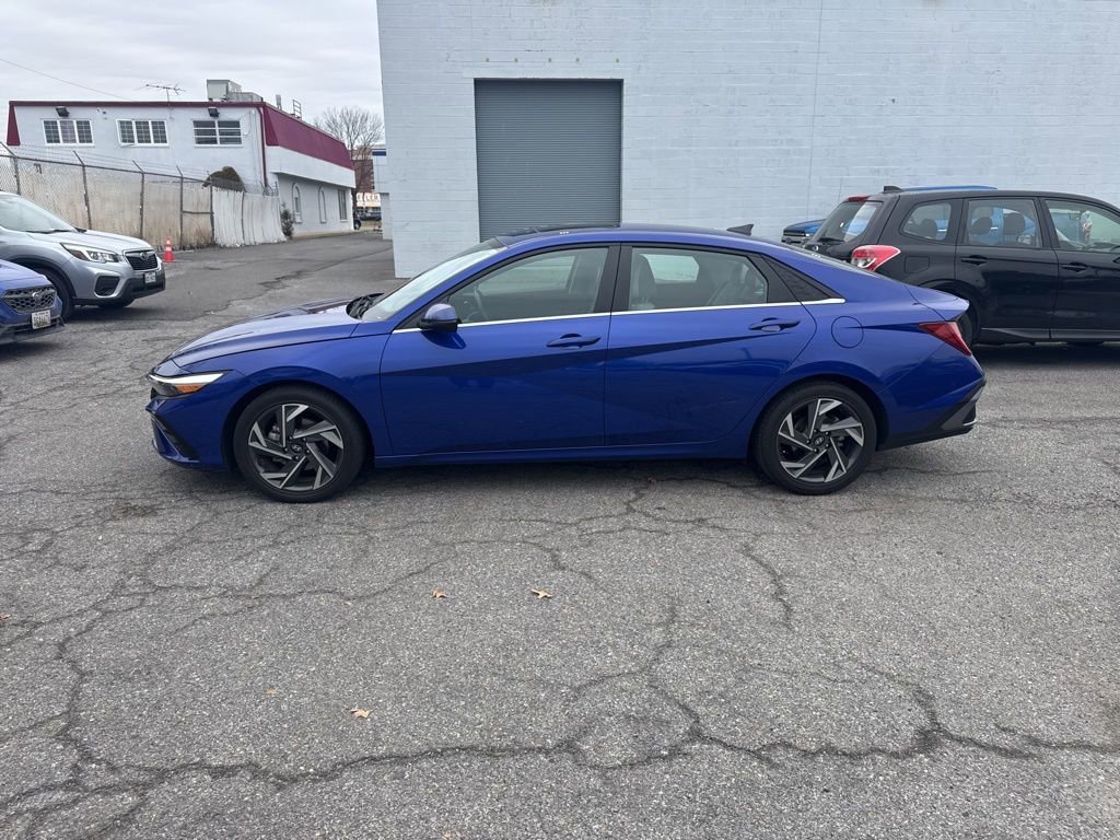 Used 2024 Hyundai Elantra Limited image 4