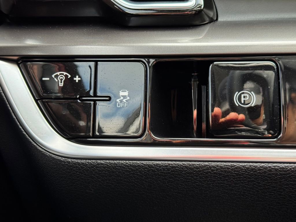 Certified 2025 Kia Sportage EX image 20