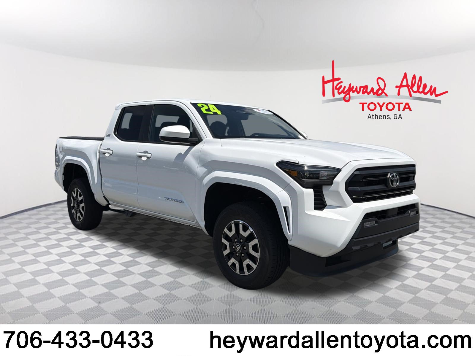Certified 2024 Toyota Tacoma SR5 AWD/4WD image 1