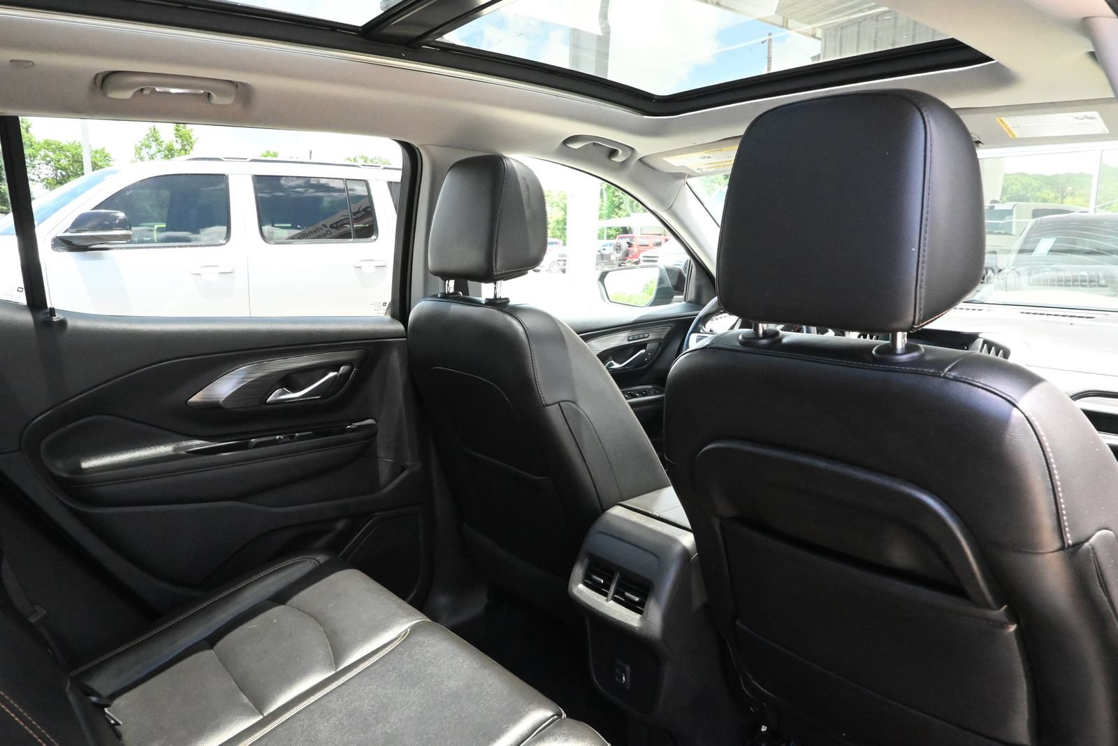 Used 2021 GMC Terrain SLT w/ LPO, 'HIT The Road' Package FWD image 38