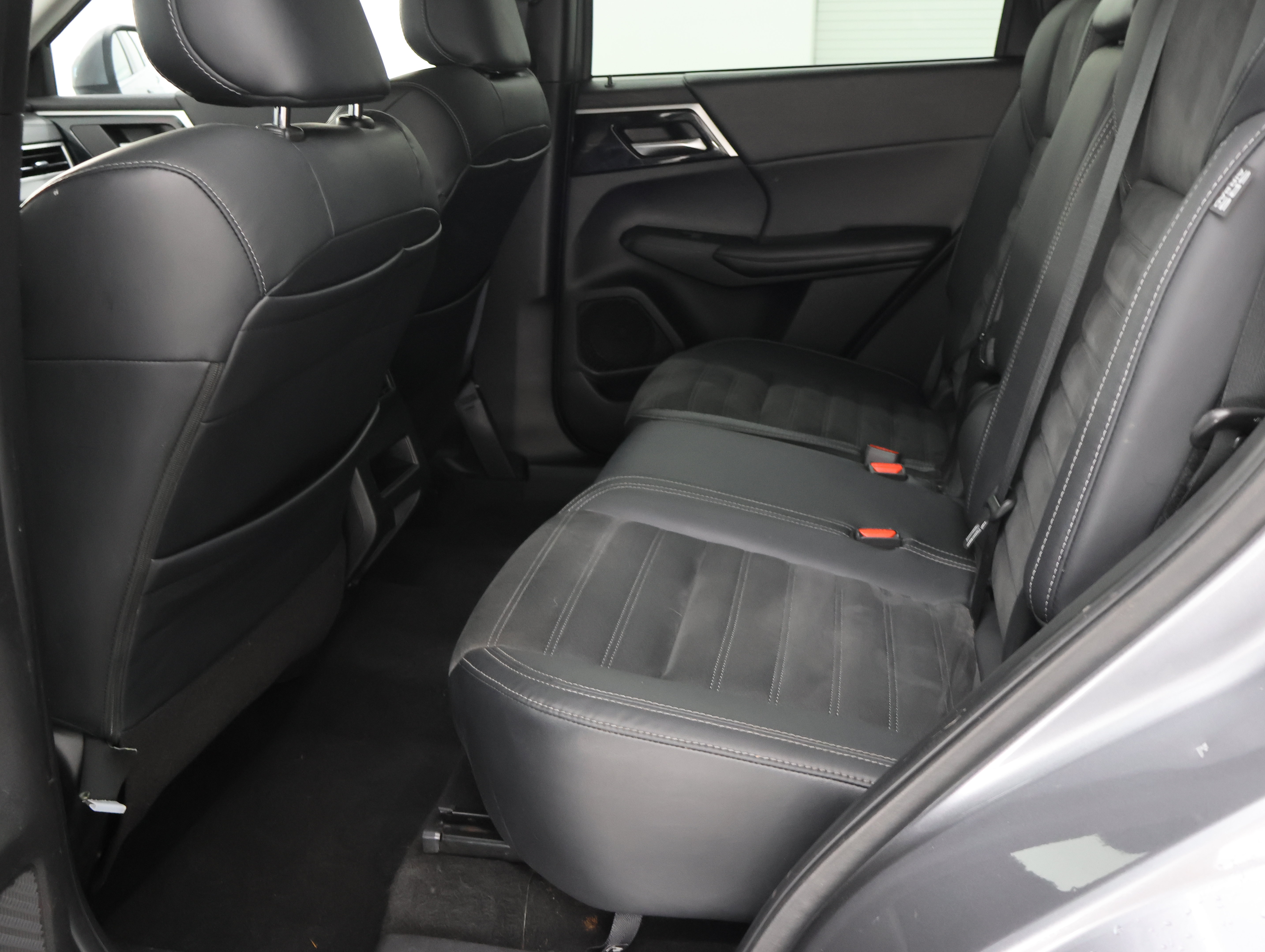 Used 2022 Mitsubishi Outlander SE AWD/4WD image 36