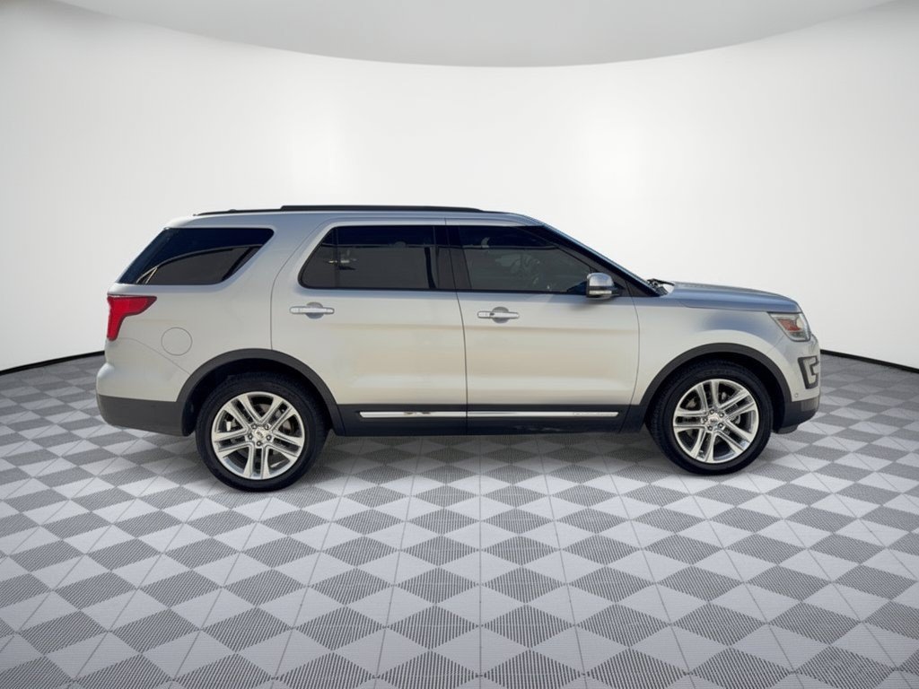 Used 2016 Ford Explorer Limited w/ Equipment Group 301A FWD image 8
