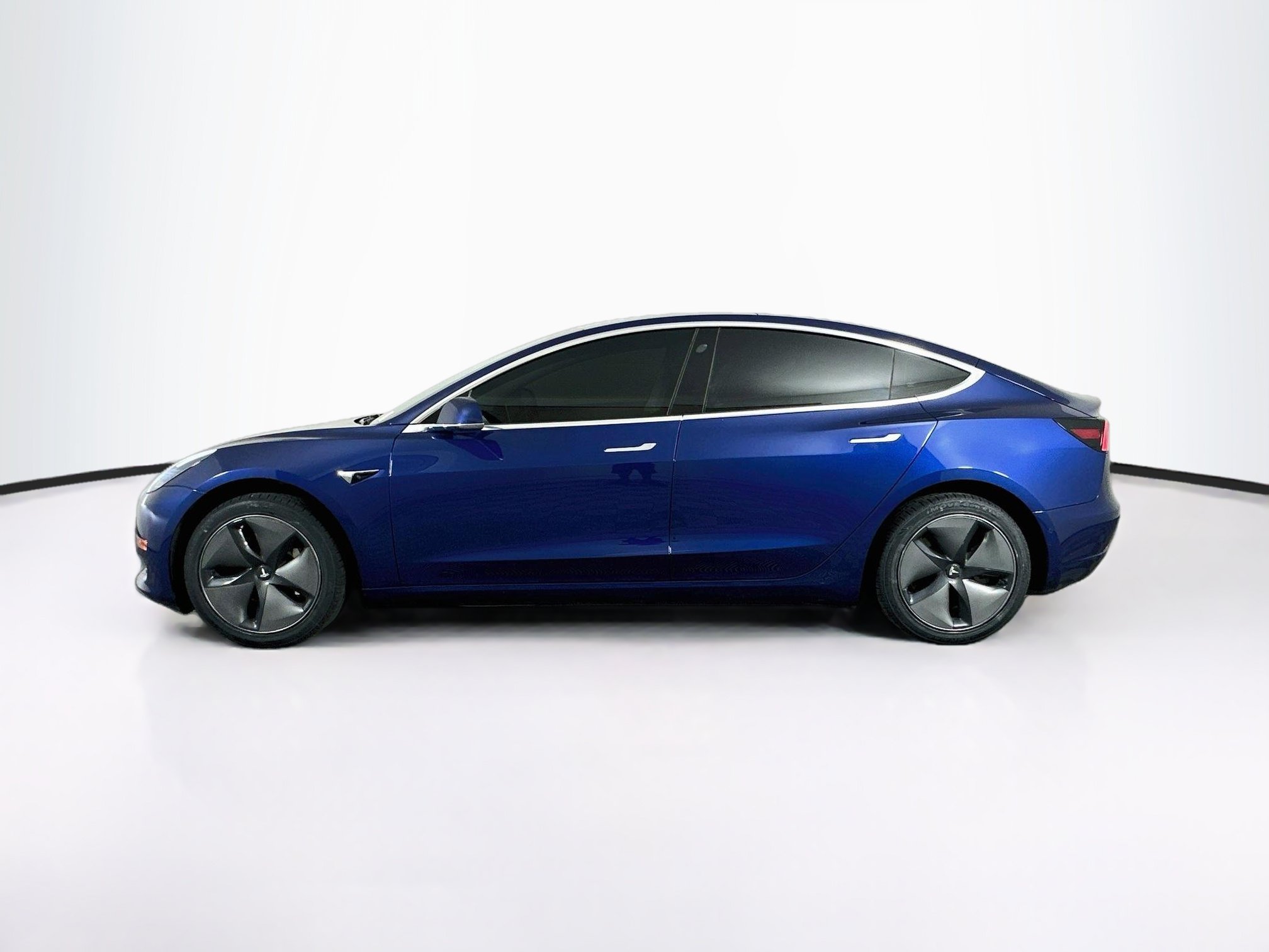 Used 2020 Tesla Model 3 Standard Range Plus RWD image 4