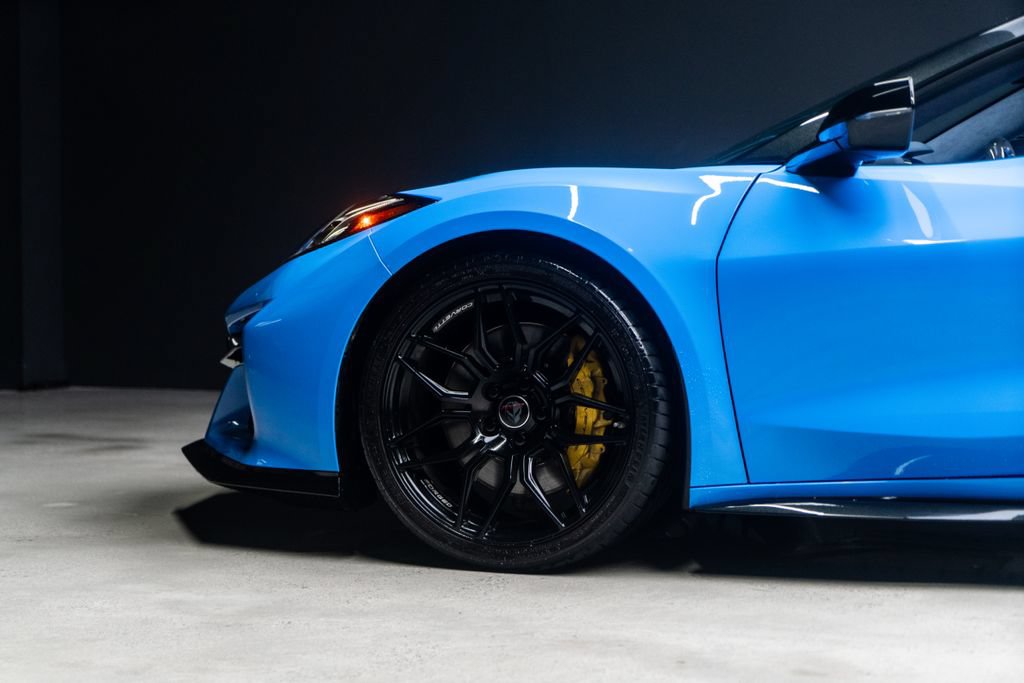 Used 2025 Chevrolet Corvette Z06 RWD image 22