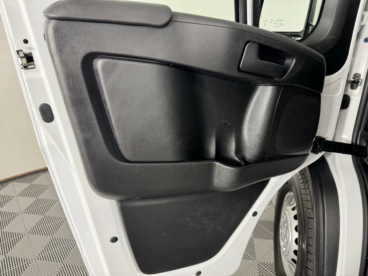 Used 2025 RAM ProMaster 2500 w/ U-Haul Equipment Group FWD image 9