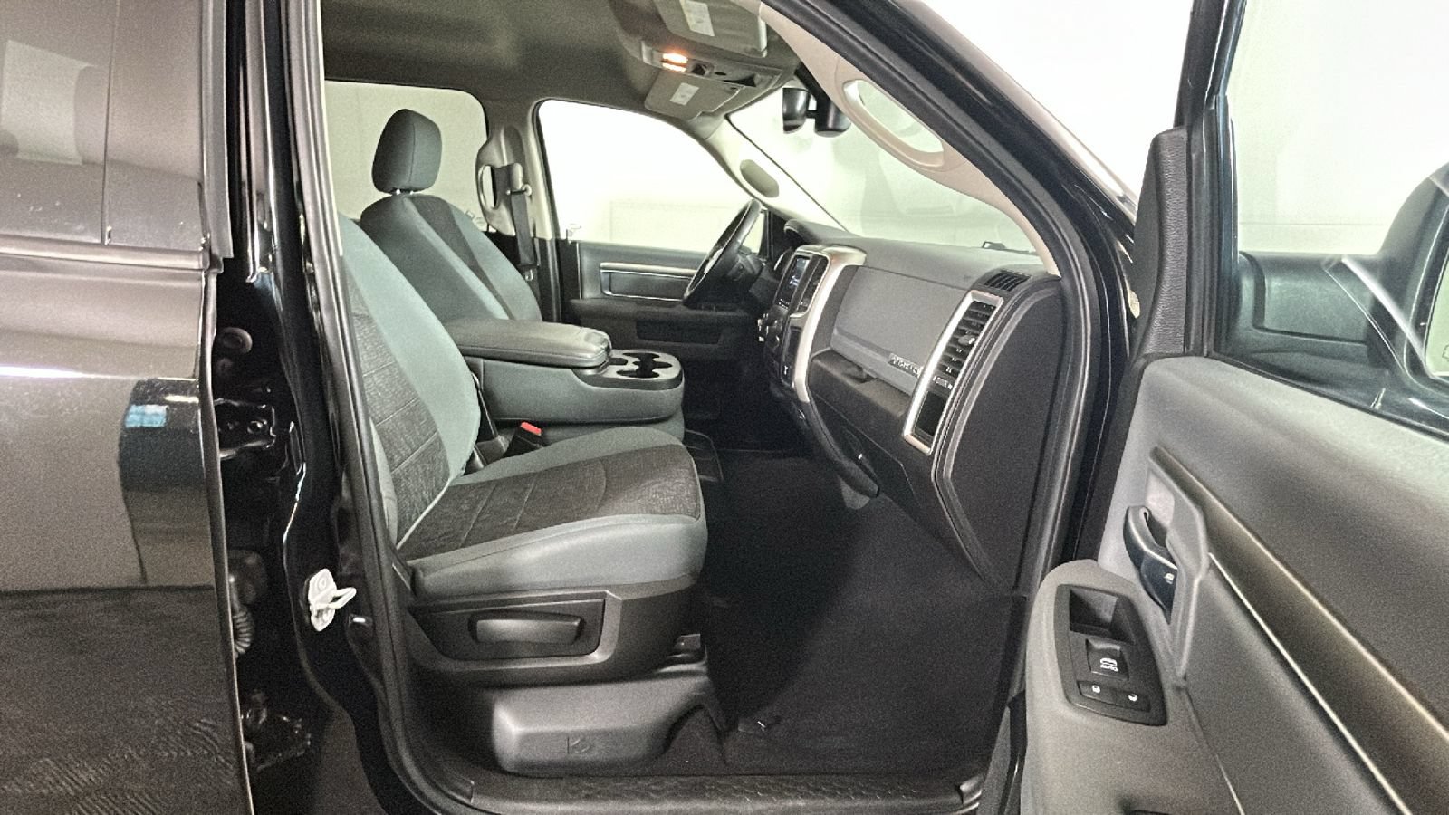 Used 2019 RAM 1500 Big Horn AWD/4WD image 34