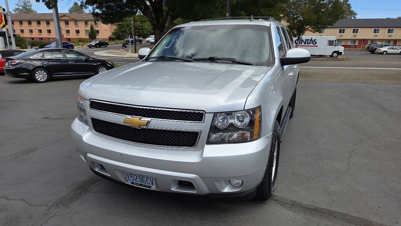 Used 2012 Chevrolet Suburban LT w/ Luxury Package AWD/4WD image 3