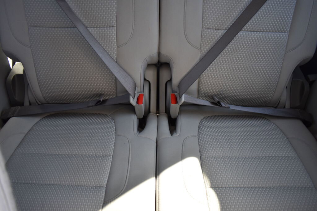 Used 2023 GMC Acadia SLE w/ Driver Convenience Package image 31