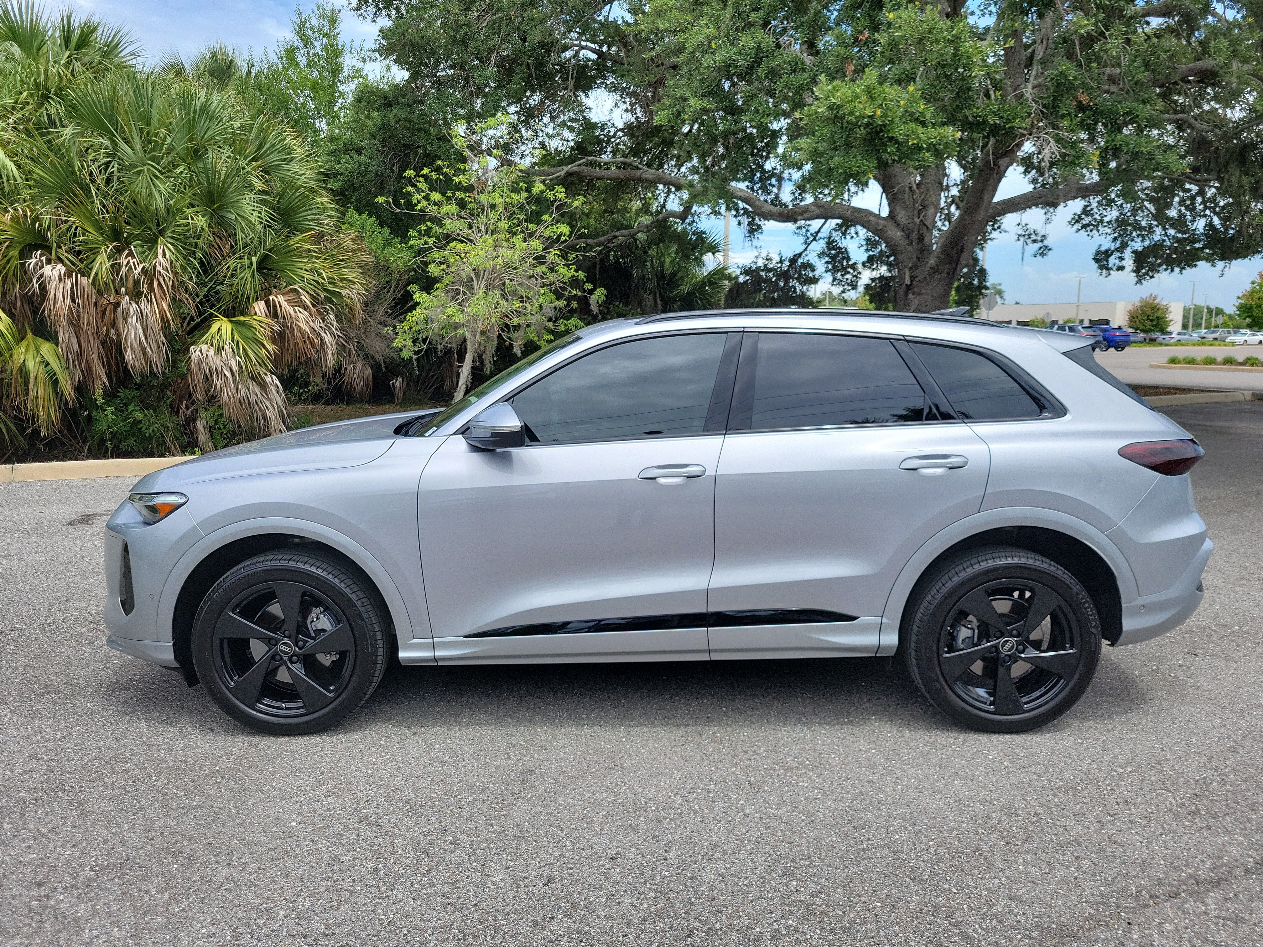 Certified 2025 Audi Q5 Premium Plus w/ Premium Plus AWD/4WD image 9