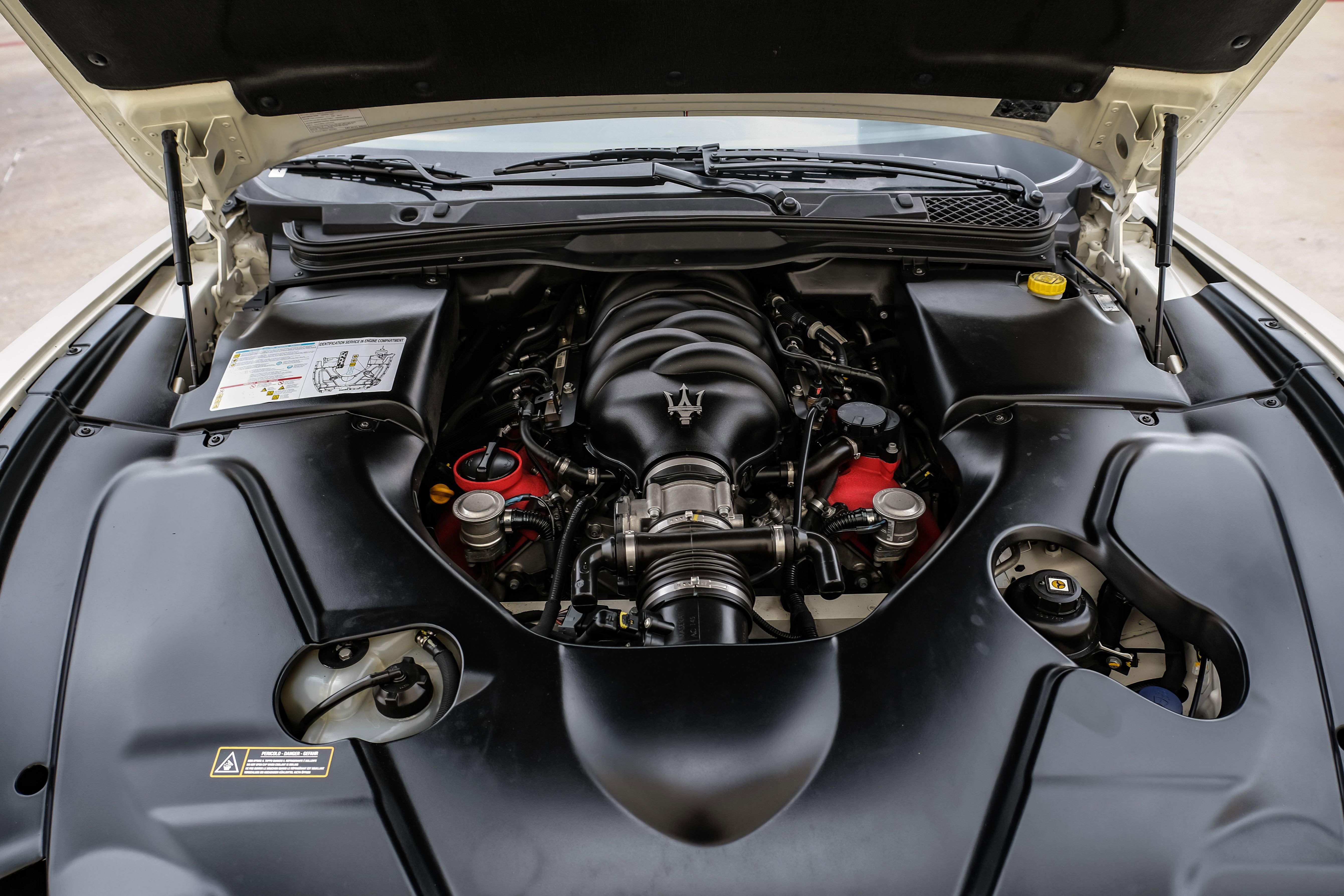 Used 2015 Maserati GranTurismo Sport RWD image 45