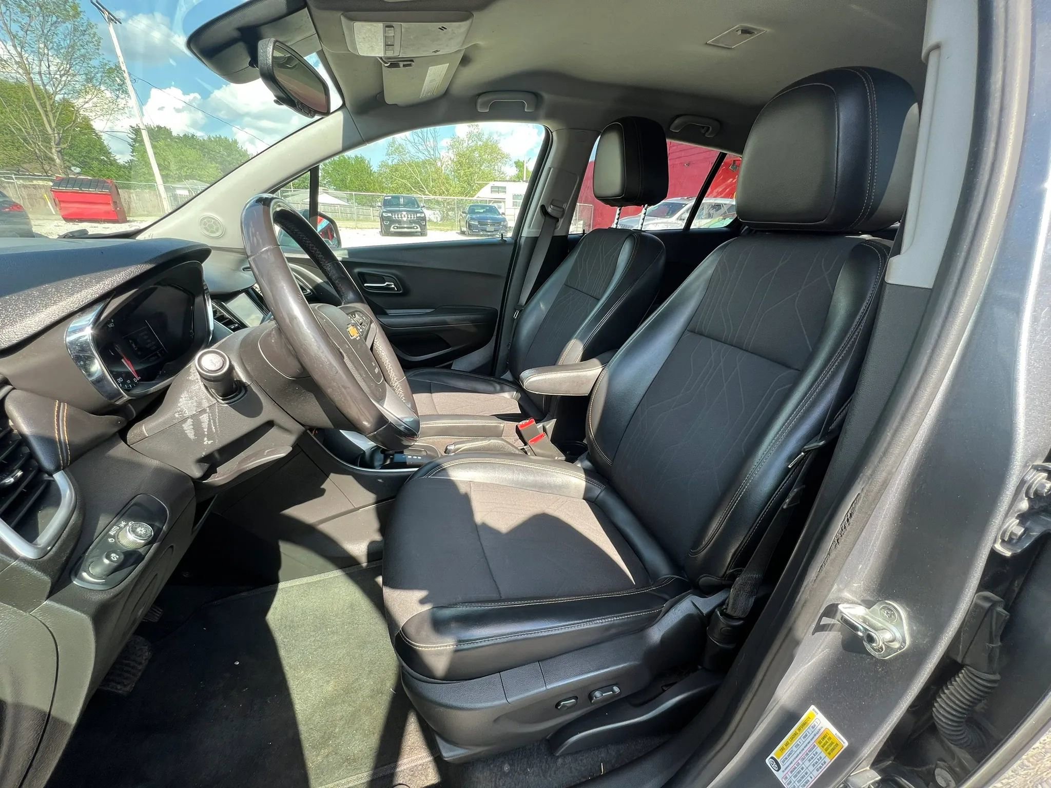 Used 2019 Chevrolet Trax LT w/ LT Convenience Package FWD image 6