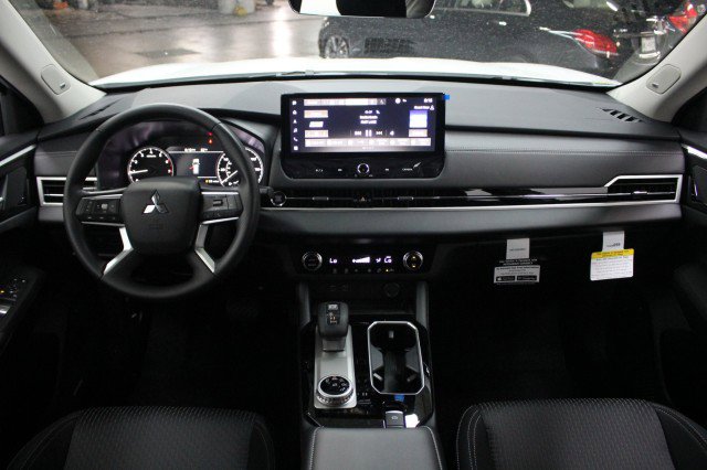 New 2026 Mitsubishi Outlander ES FWD image 20