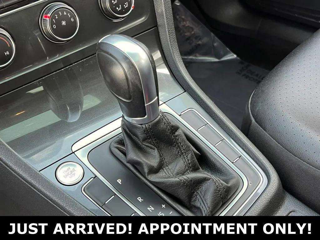 Used 2018 Volkswagen Golf SE image 28