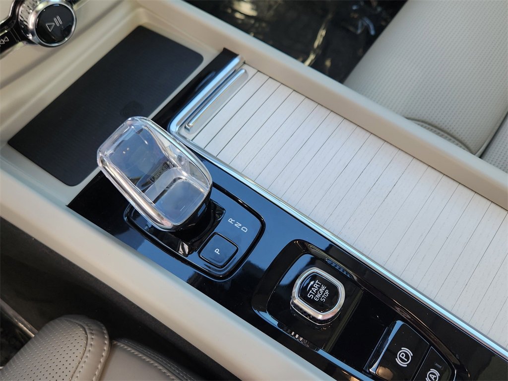 New 2026 Volvo XC60 B5 Ultra w/ Protection Package Premier image 16