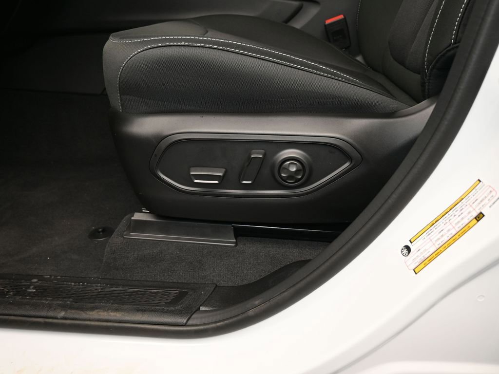 Used 2025 Jeep Grand Cherokee Laredo image 14