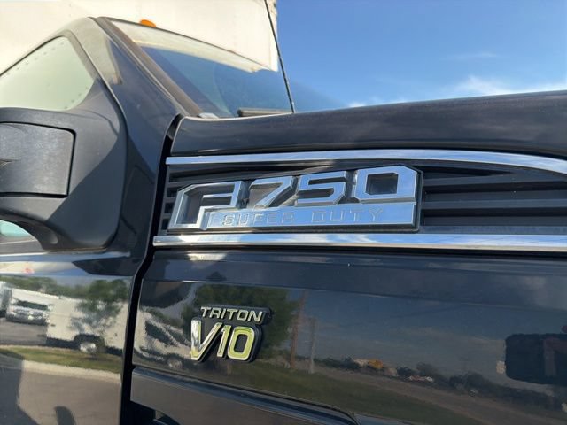 Used 2016 Ford F750 2WD Regular Cab Super Duty image 5