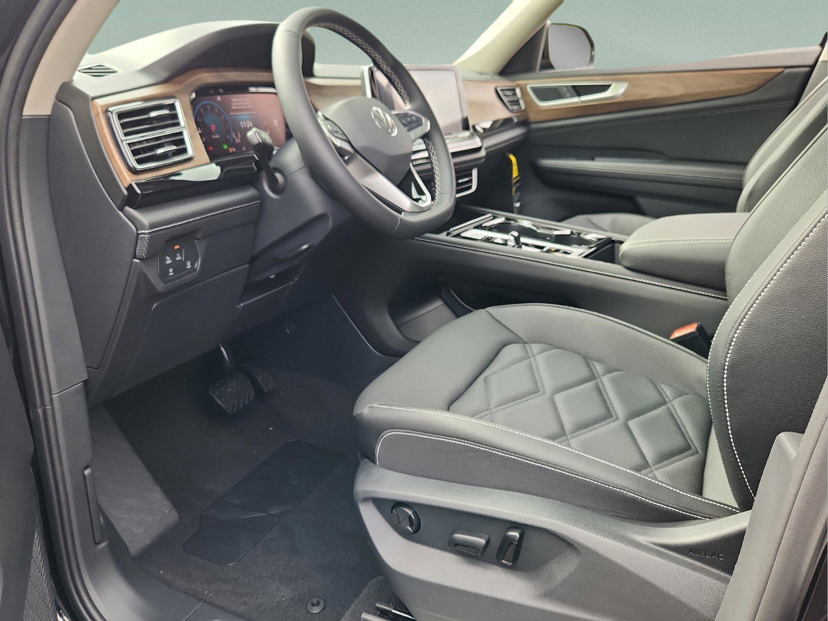 New 2026 Volkswagen Atlas SE image 16