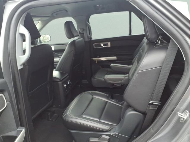 Used 2021 Ford Explorer XLT w/ Equipment Group 202A image 8