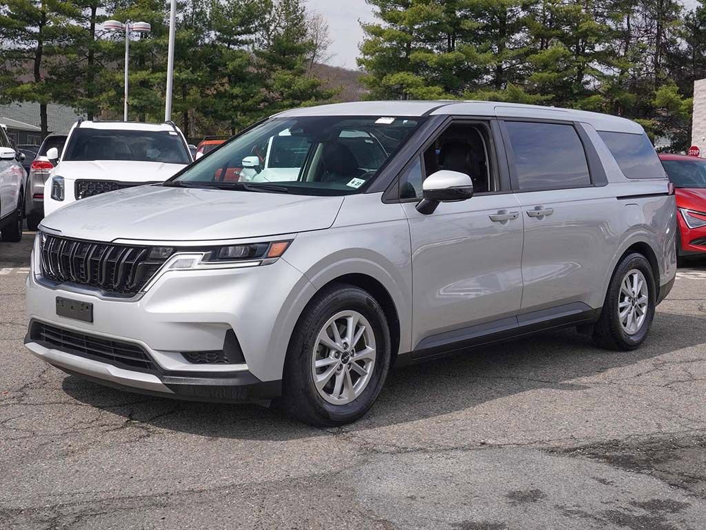 Used 2023 Kia Carnival LX image 9