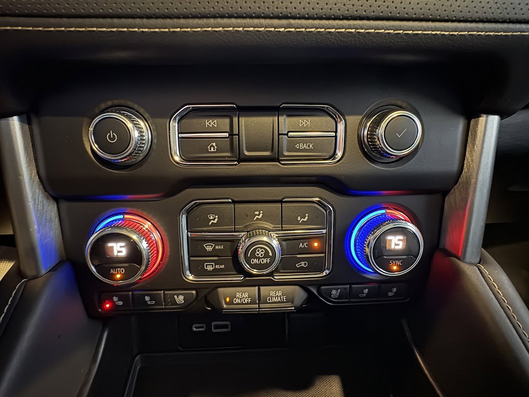 Used 2021 GMC Yukon XL SLT w/ SLT Luxury Plus Package image 19