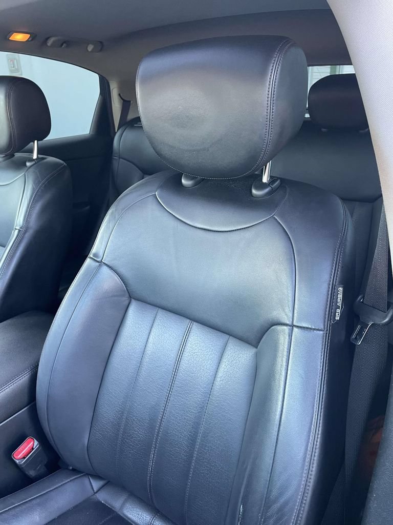 Used 2017 INFINITI QX70 AWD w/ Premium Package image 19