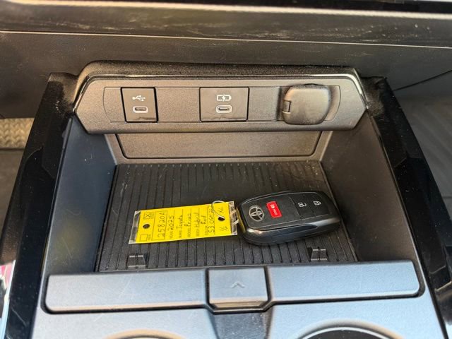 Used 2025 Toyota Prius XLE FWD image 23