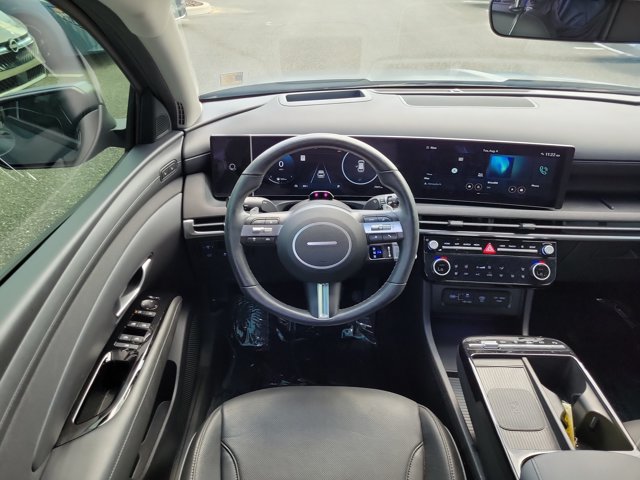 Used 2025 Hyundai Tucson Limited FWD image 11