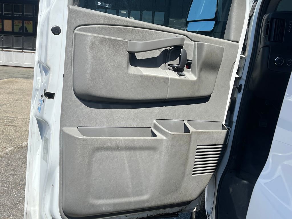 Used 2020 Chevrolet Express 3500 Extended w/ Driver Convenience Package RWD image 13