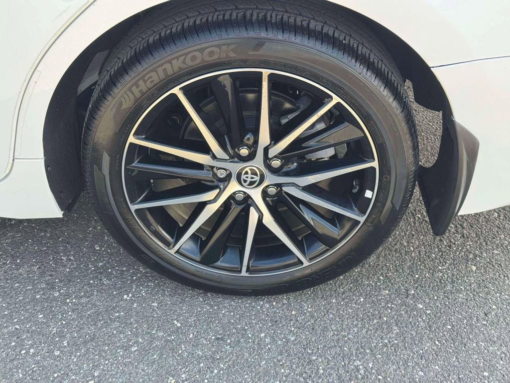 Used 2024 Toyota Camry SE w/ Cold Weather Package FWD image 11