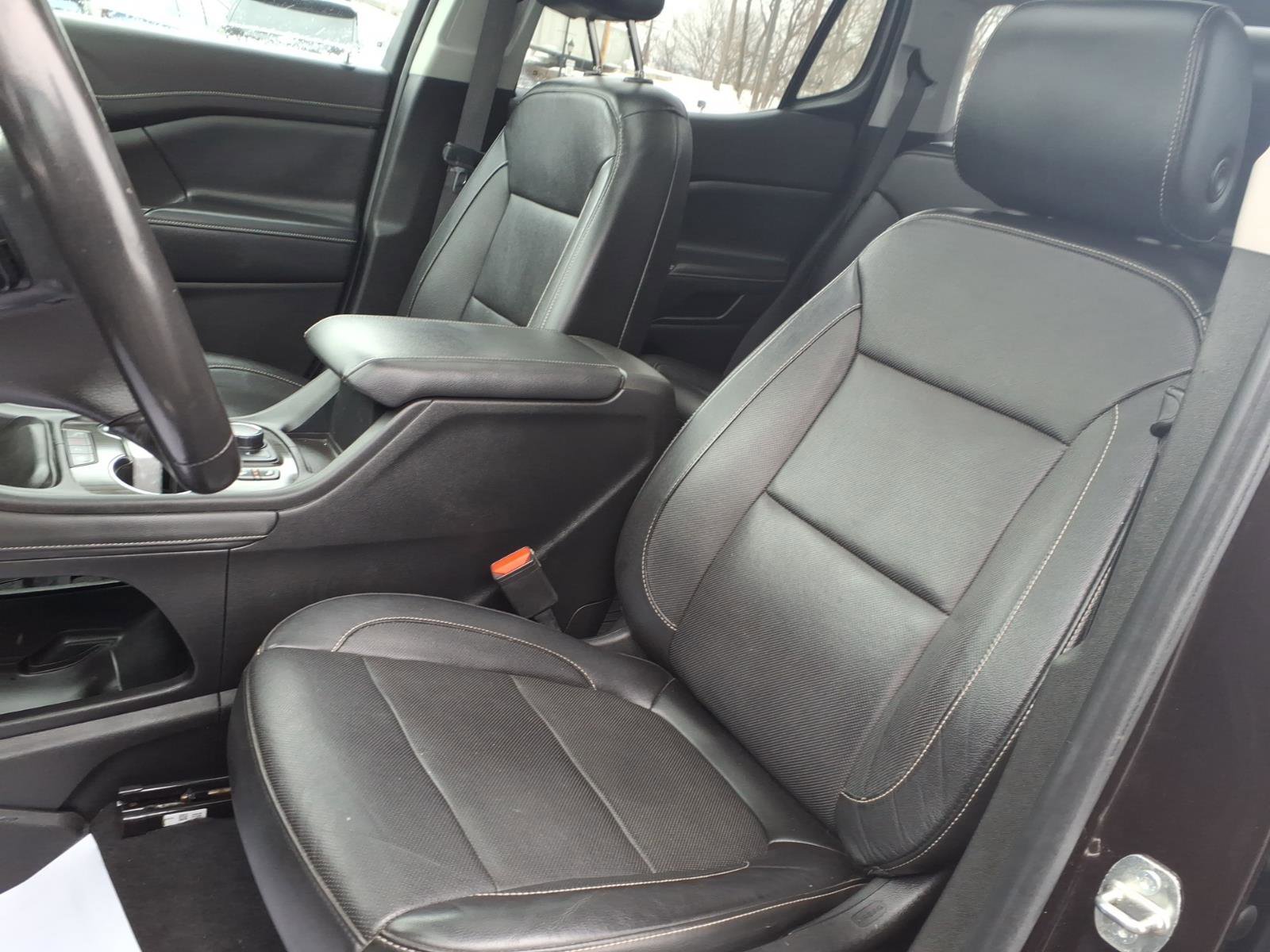 Used 2020 GMC Acadia SLT w/ Driver Alert Package II image 11