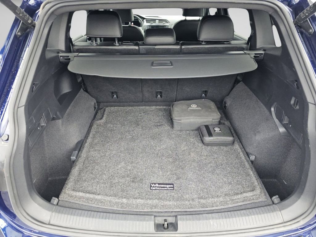 Used 2022 Volkswagen Tiguan SEL R-Line image 28