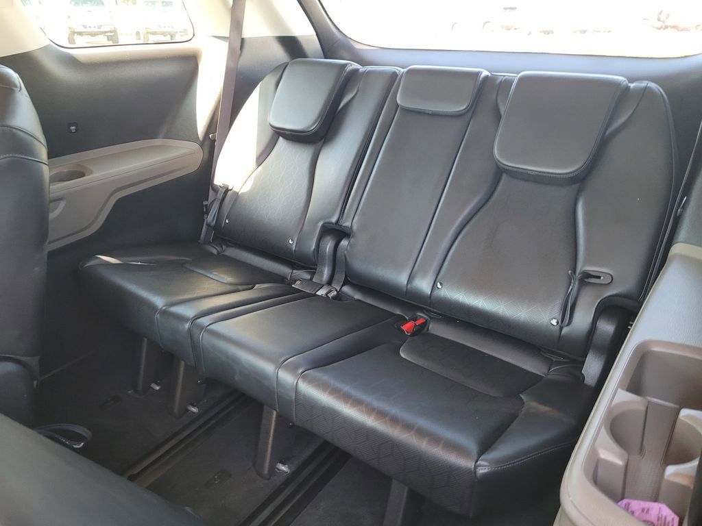 Used 2025 Kia Carnival image 13