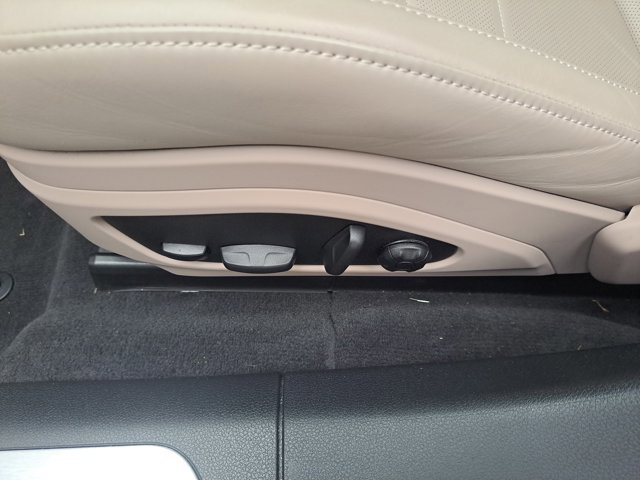 Certified 2025 Porsche Panamera 4 image 23