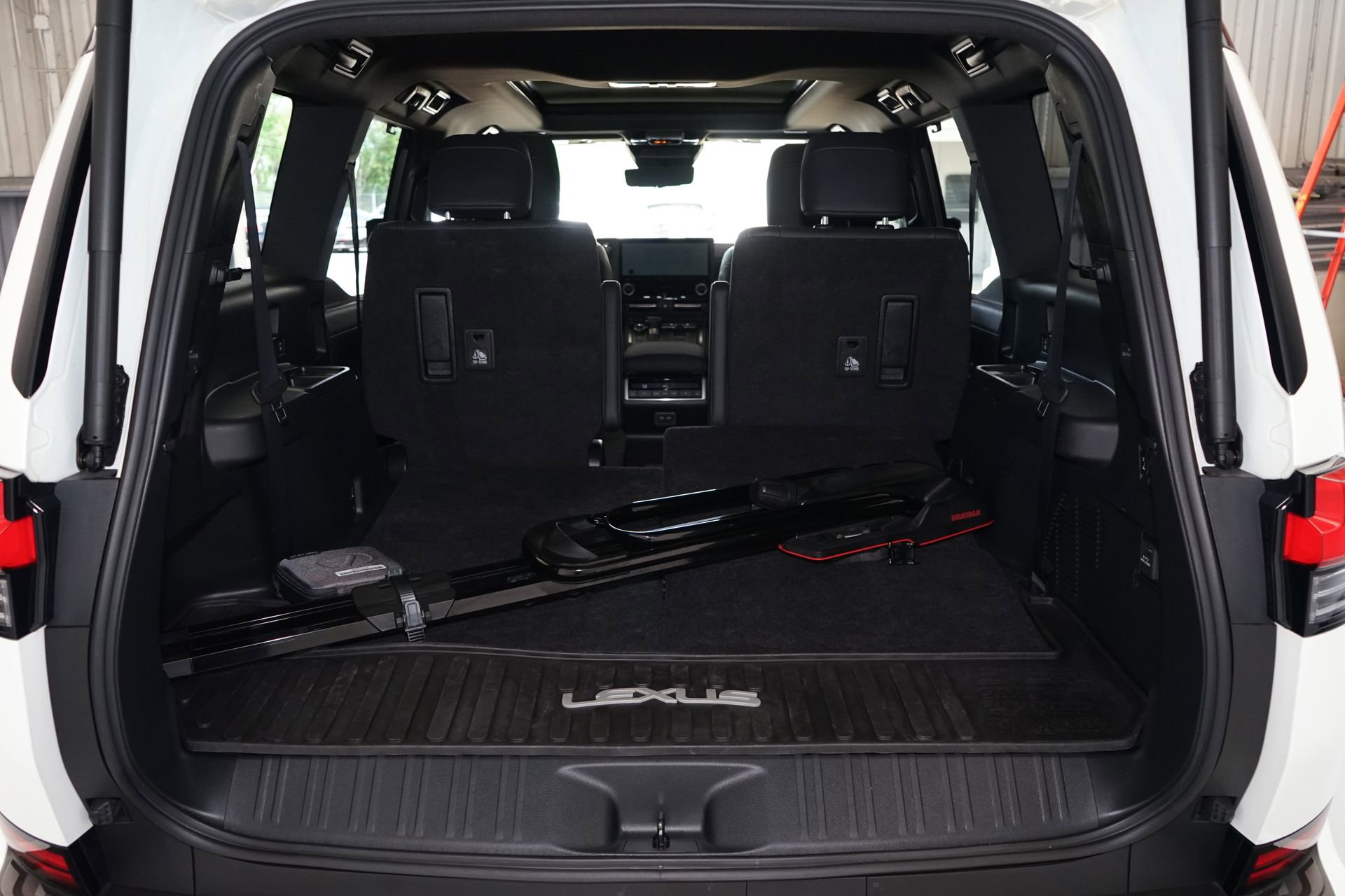 Used 2024 Lexus GX 550 w/ Accessory Package (31) image 35