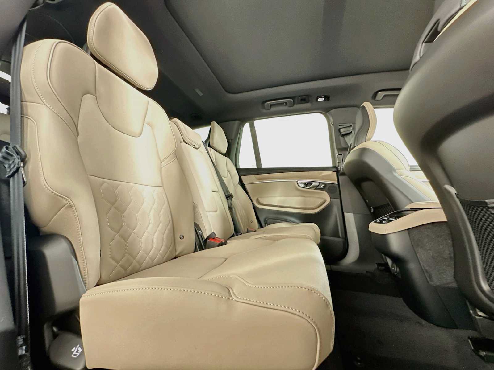 New 2026 Volvo XC90 B5 Plus w/ Protection Package AWD/4WD image 26