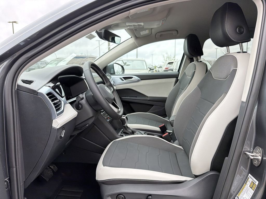 New 2026 Volkswagen Taos SE image 11