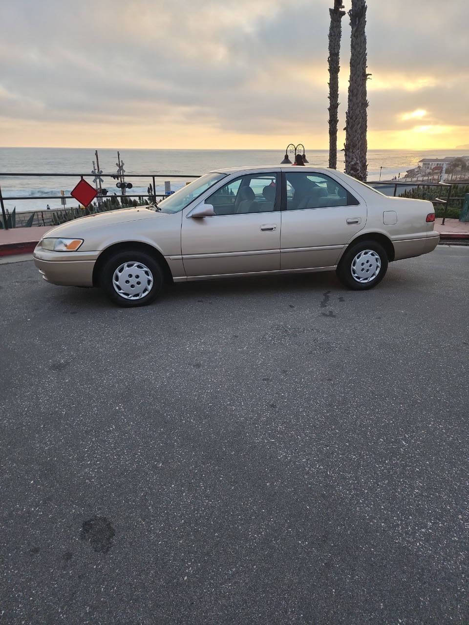 Used 1998 Toyota Camry XLE FWD image 21