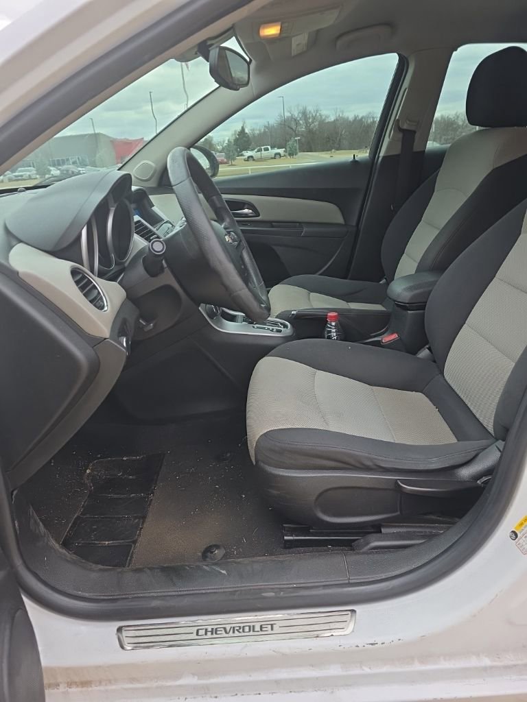Used 2014 Chevrolet Cruze LS image 8