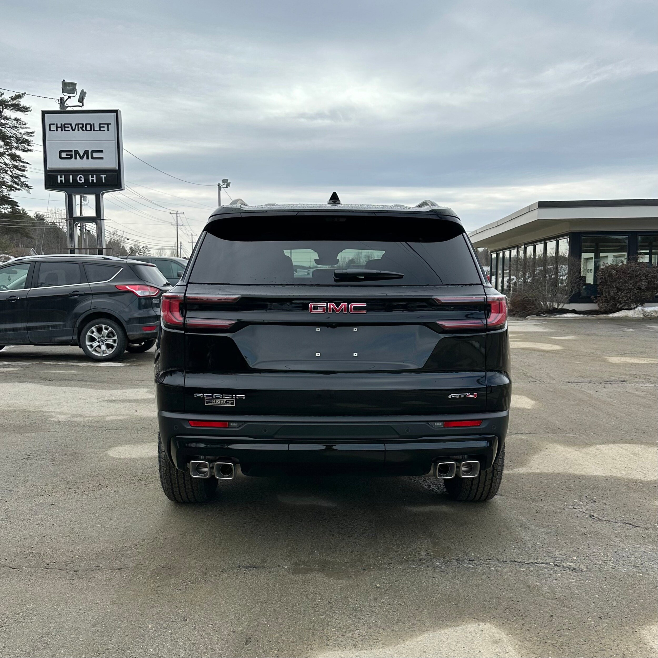 New 2026 GMC Acadia AT4 w/ Luxury Package AWD/4WD image 4