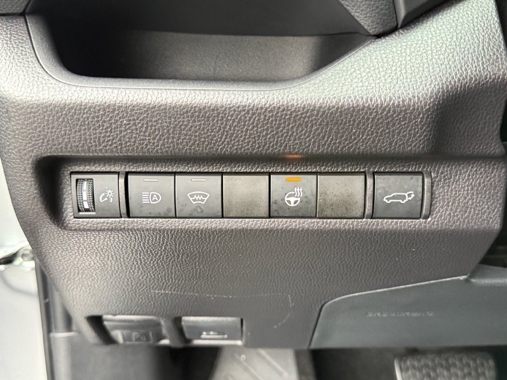 Used 2025 Toyota RAV4 XLE Premium AWD/4WD image 20