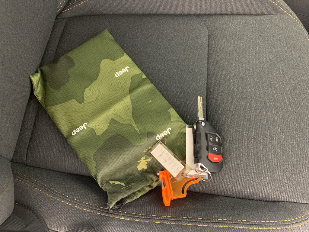 Used 2025 Jeep Wrangler Sahara AWD/4WD image 43