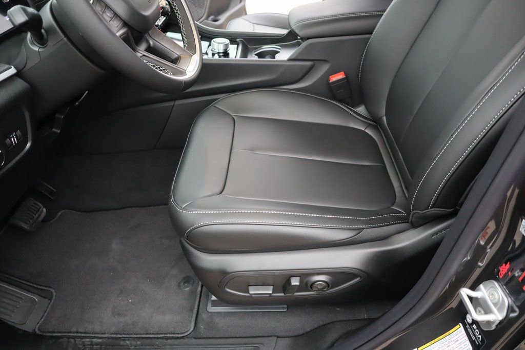 New 2025 Jeep Grand Cherokee L Limited image 12