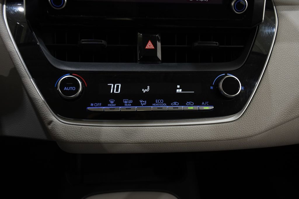 Used 2020 Toyota Corolla LE FWD image 17