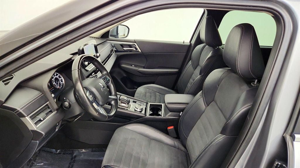 Used 2022 Mitsubishi Outlander SE AWD/4WD image 19
